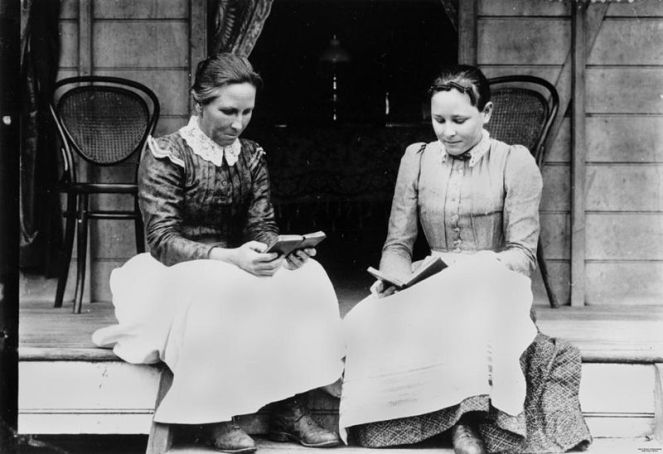 800px-StateLibQld_1_132733_Two_women_reading_on_a_verandah_at_Ingham,_ca._1894-1903.jpg